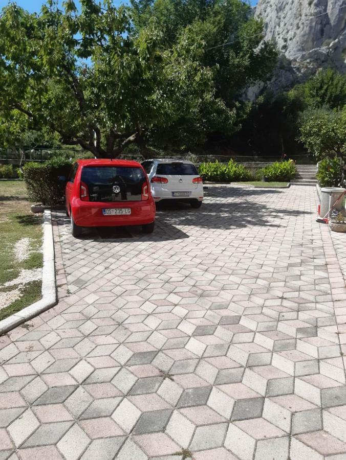 Apartmani Lisicina โอมิช ภายนอก รูปภาพ