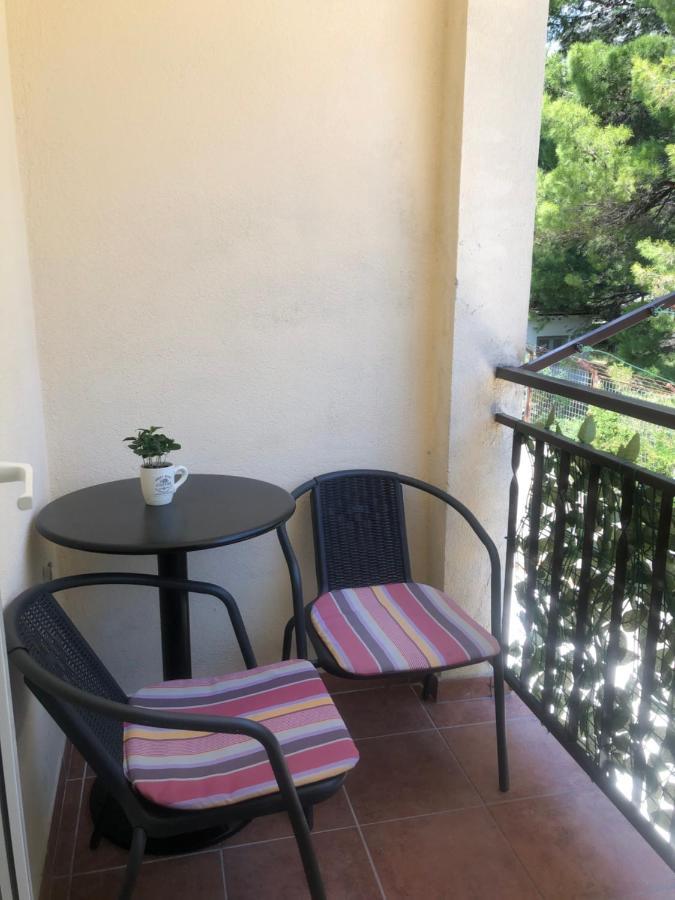 Apartmani Lisicina โอมิช ภายนอก รูปภาพ