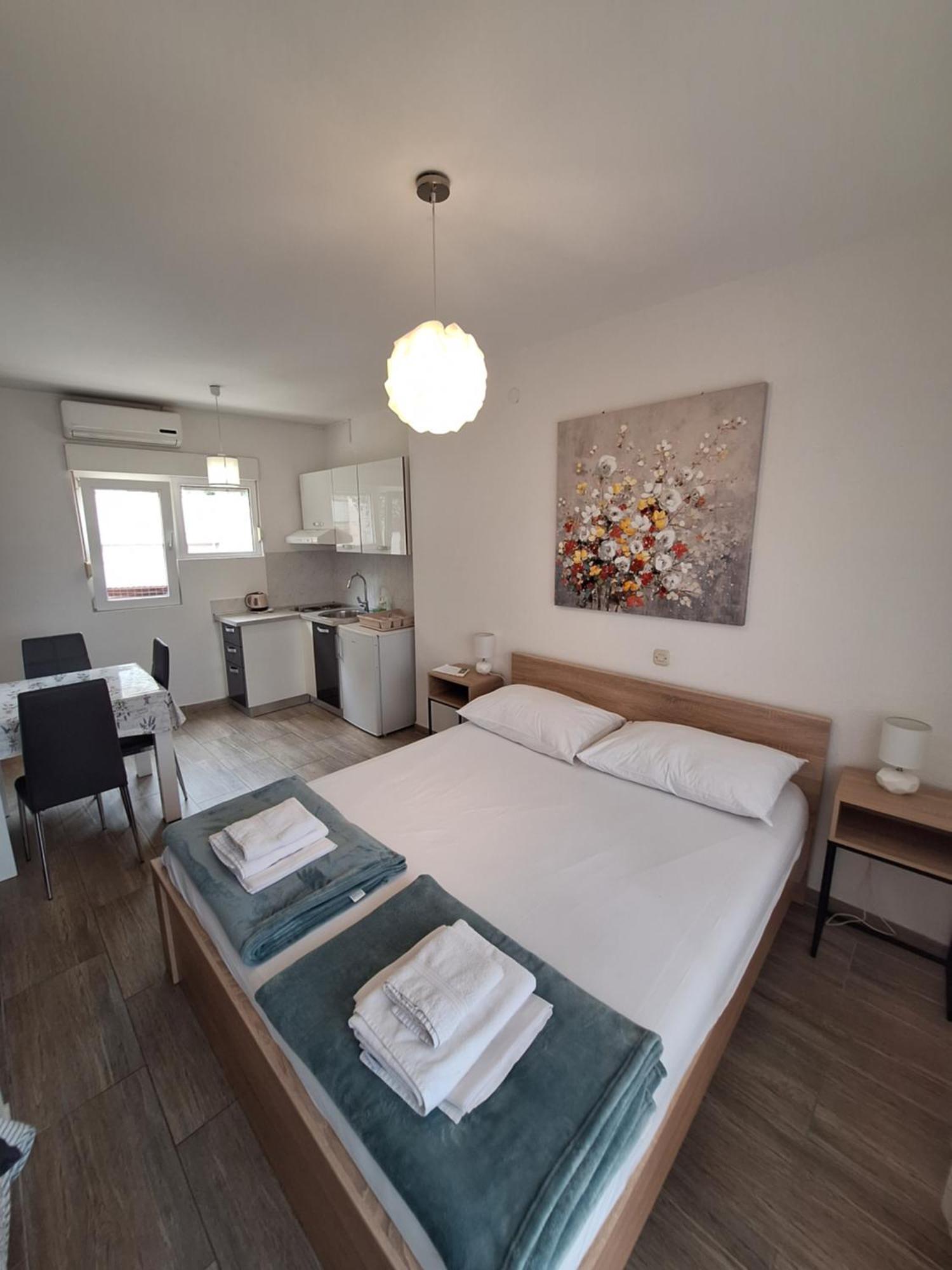 Apartmani Lisicina โอมิช ภายนอก รูปภาพ