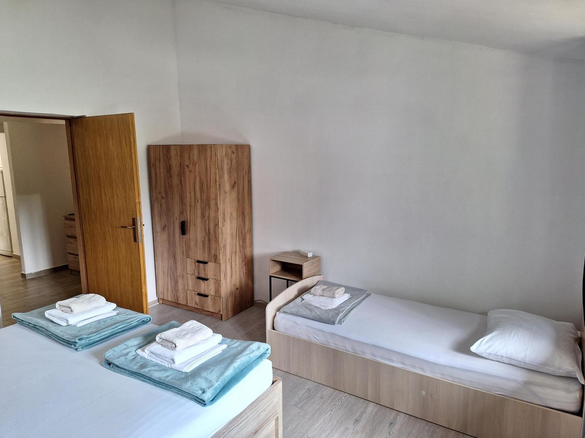 Apartmani Lisicina โอมิช ภายนอก รูปภาพ