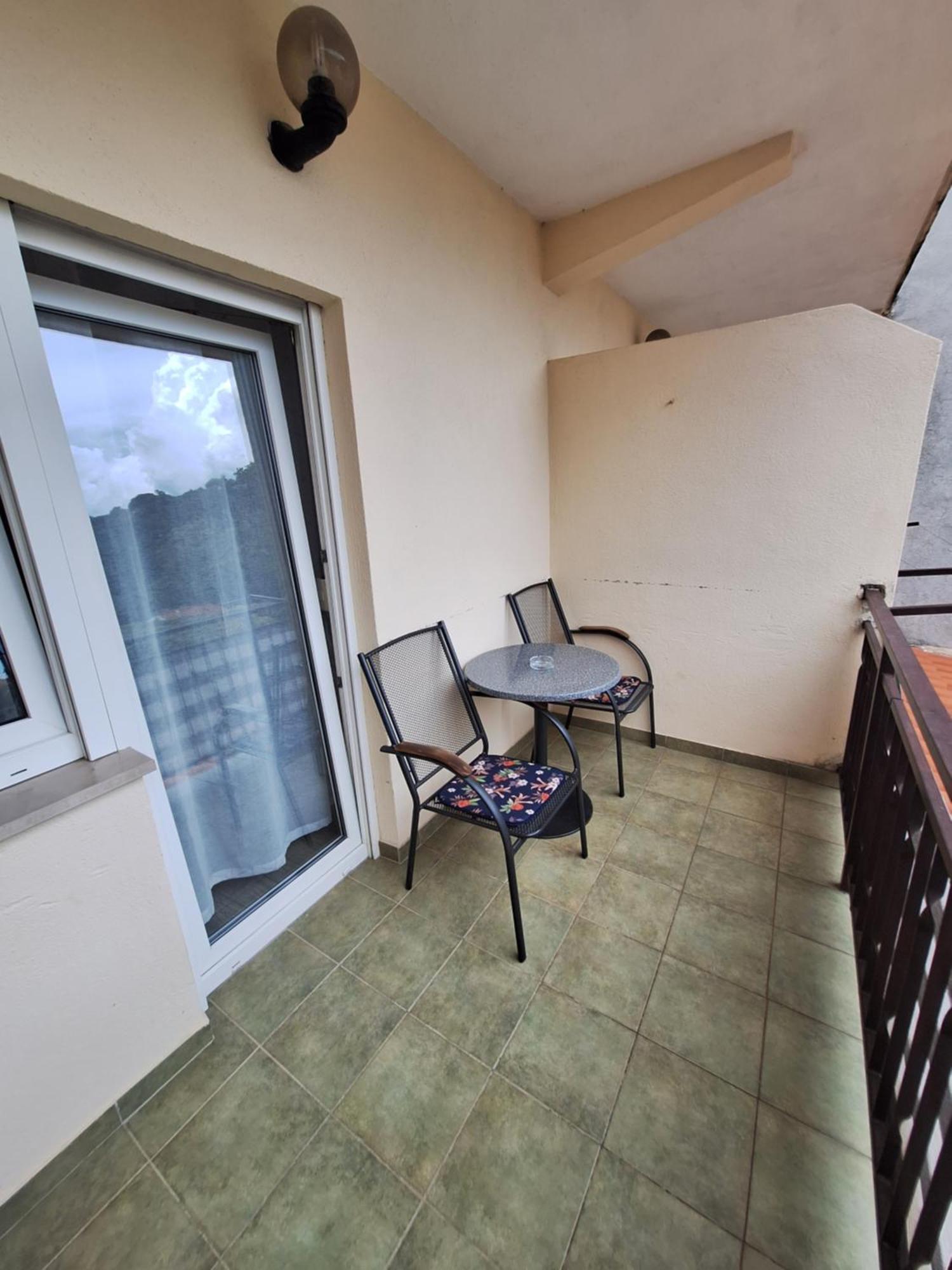 Apartmani Lisicina โอมิช ภายนอก รูปภาพ