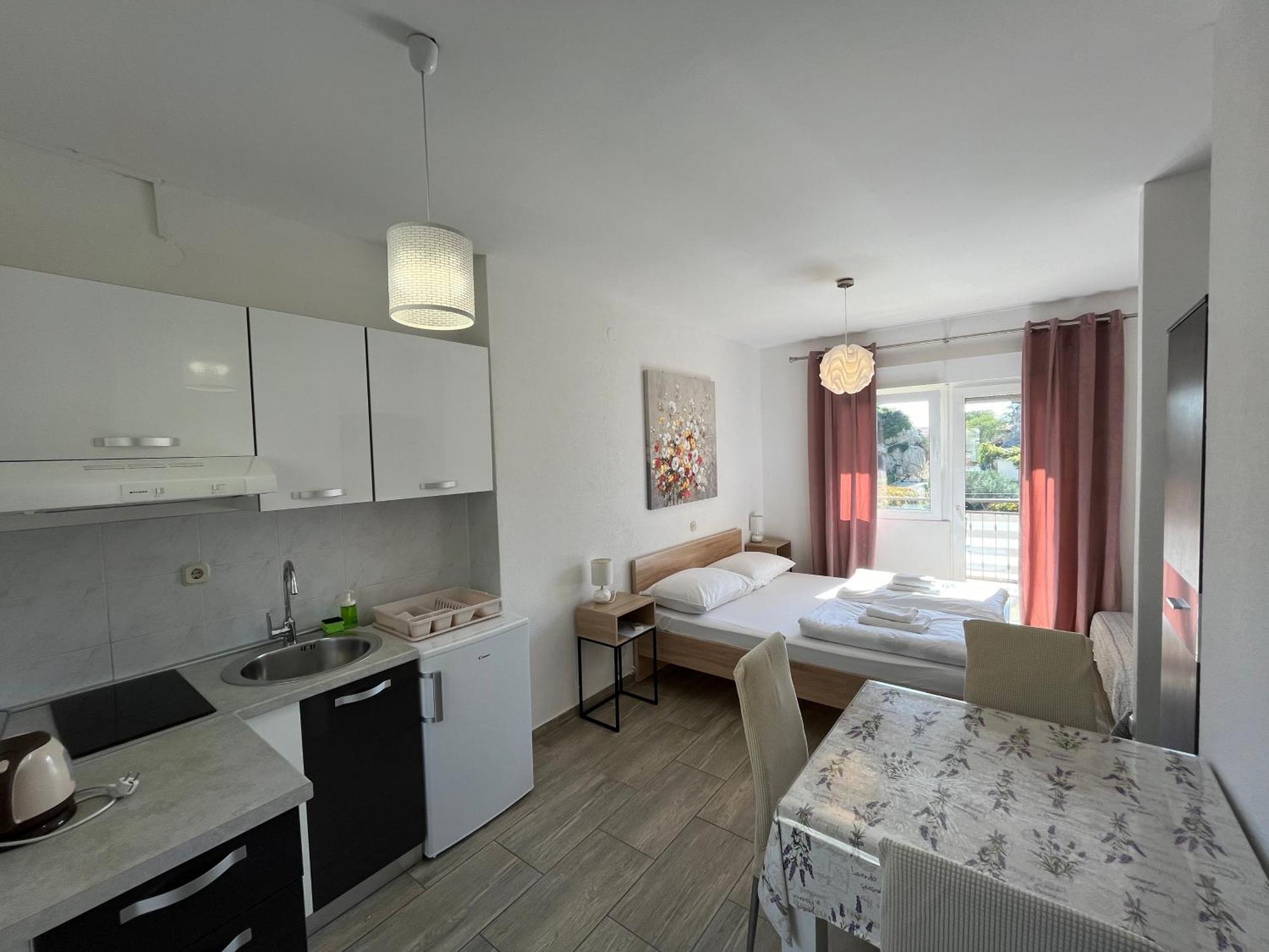 Apartmani Lisicina โอมิช ภายนอก รูปภาพ